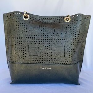 Calvin Klein Reversible Tote w Magnetic Closure